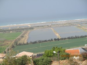 Utsikt mot fiskeoppdrett og Middelhavet